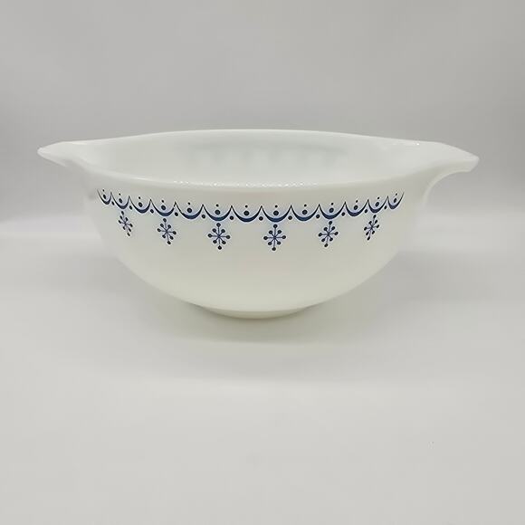 Vintage Pyrex 443 2.5qt Pint Snowflake Garland Cinderella Mixing Bowl Blue White - Picture 1 of 5